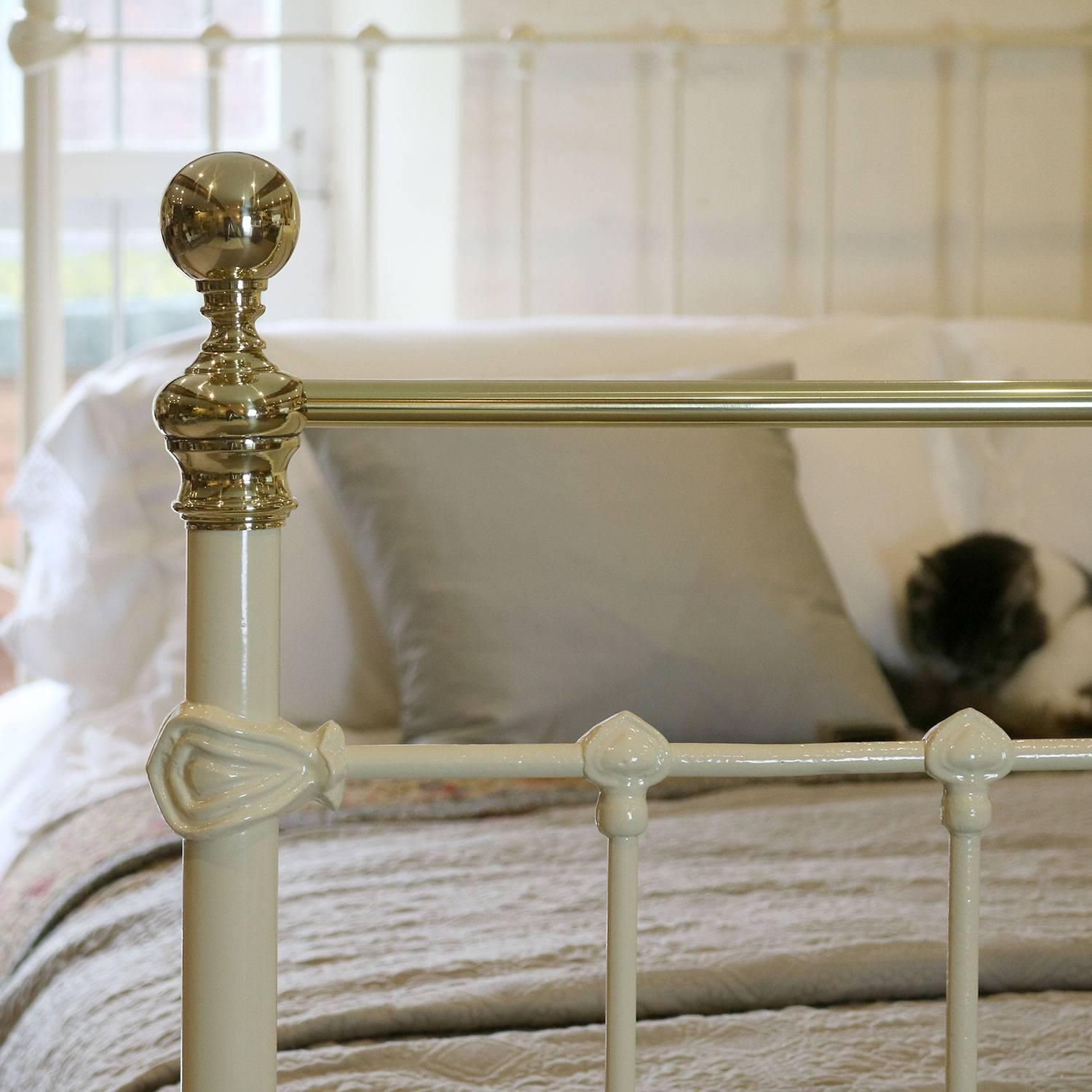 19th Century Brass and Iron Bed in Cream MK114