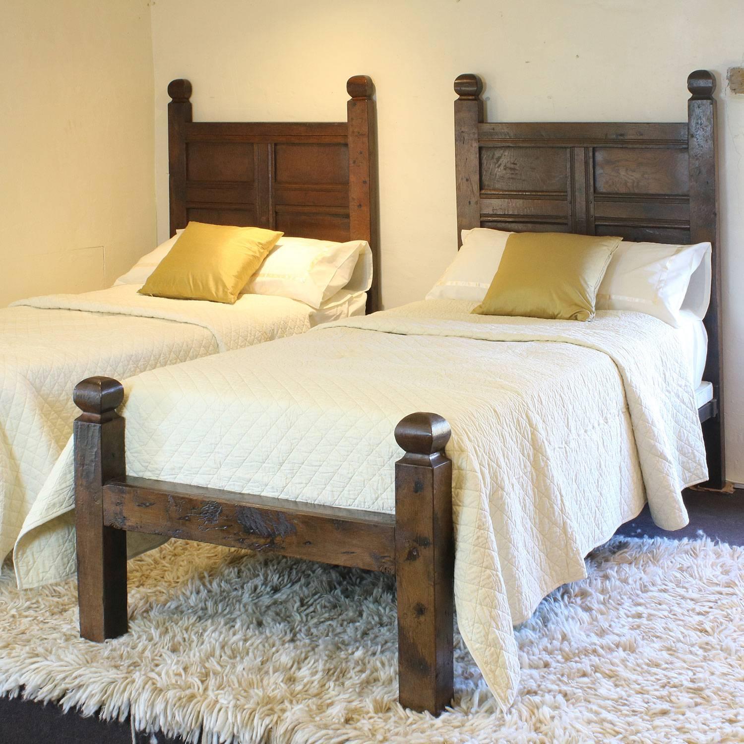 Oak Panelled Pair of Twin Beds, WP13 1