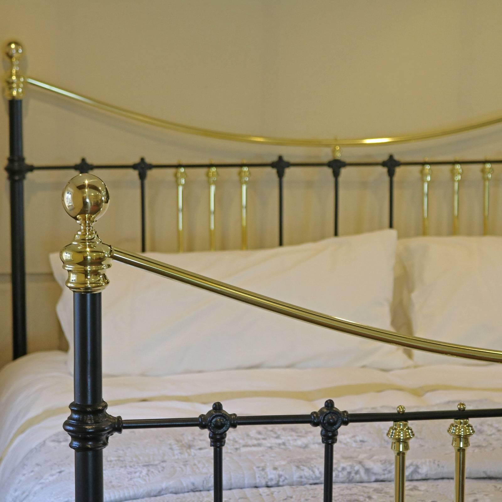Brass and Iron Extra Wide Bed MSK24 In Excellent Condition In Wrexham, GB