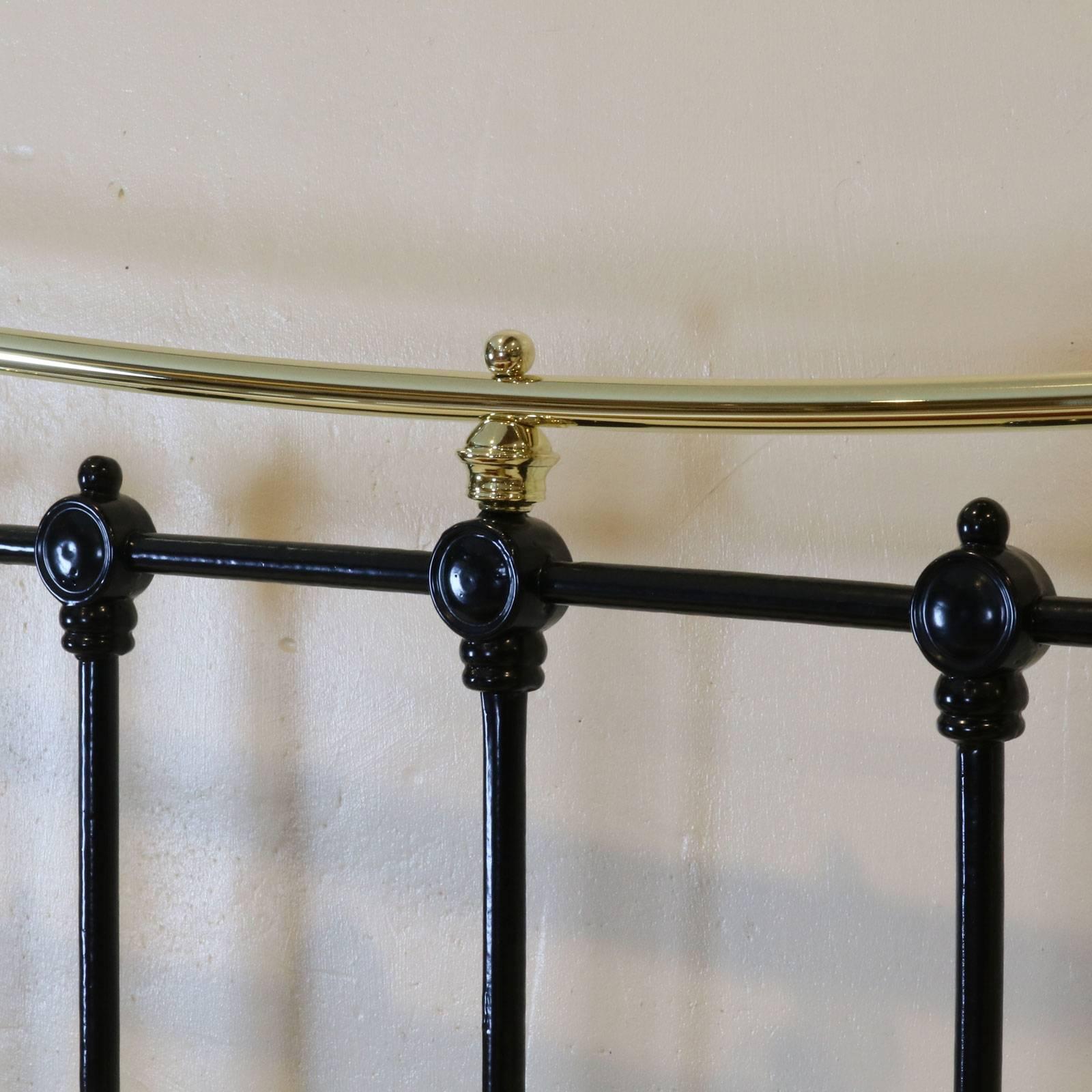 Black Platform Low End Bed  - MK65 In Excellent Condition In Wrexham, GB