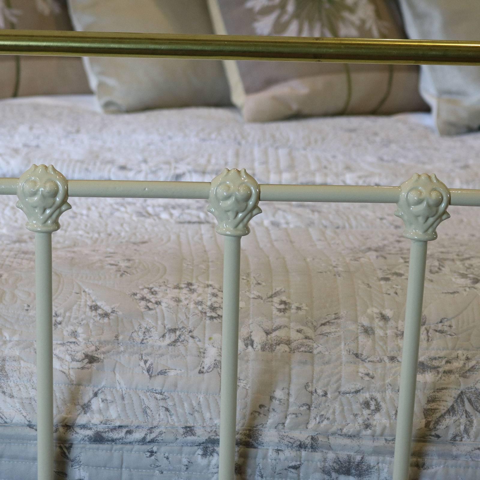 Wide Brass and Iron Bed in Cream In Excellent Condition In Wrexham, GB
