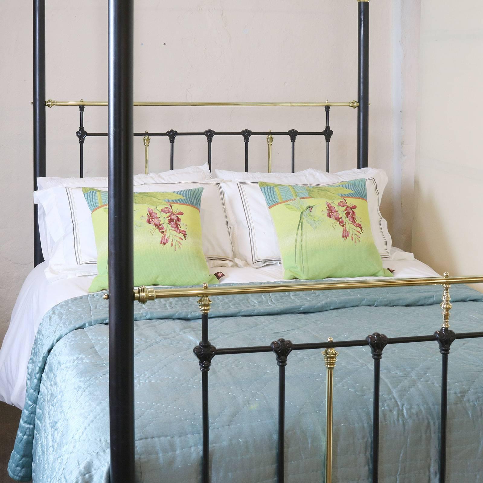 A classical style brass and iron four-poster bed finished in black with a straight canopy.

This bed accepts a British king-size or American queen-size mattress and base (60 inches, 5ft or 150 cm).

The price is for the bed alone. The base,