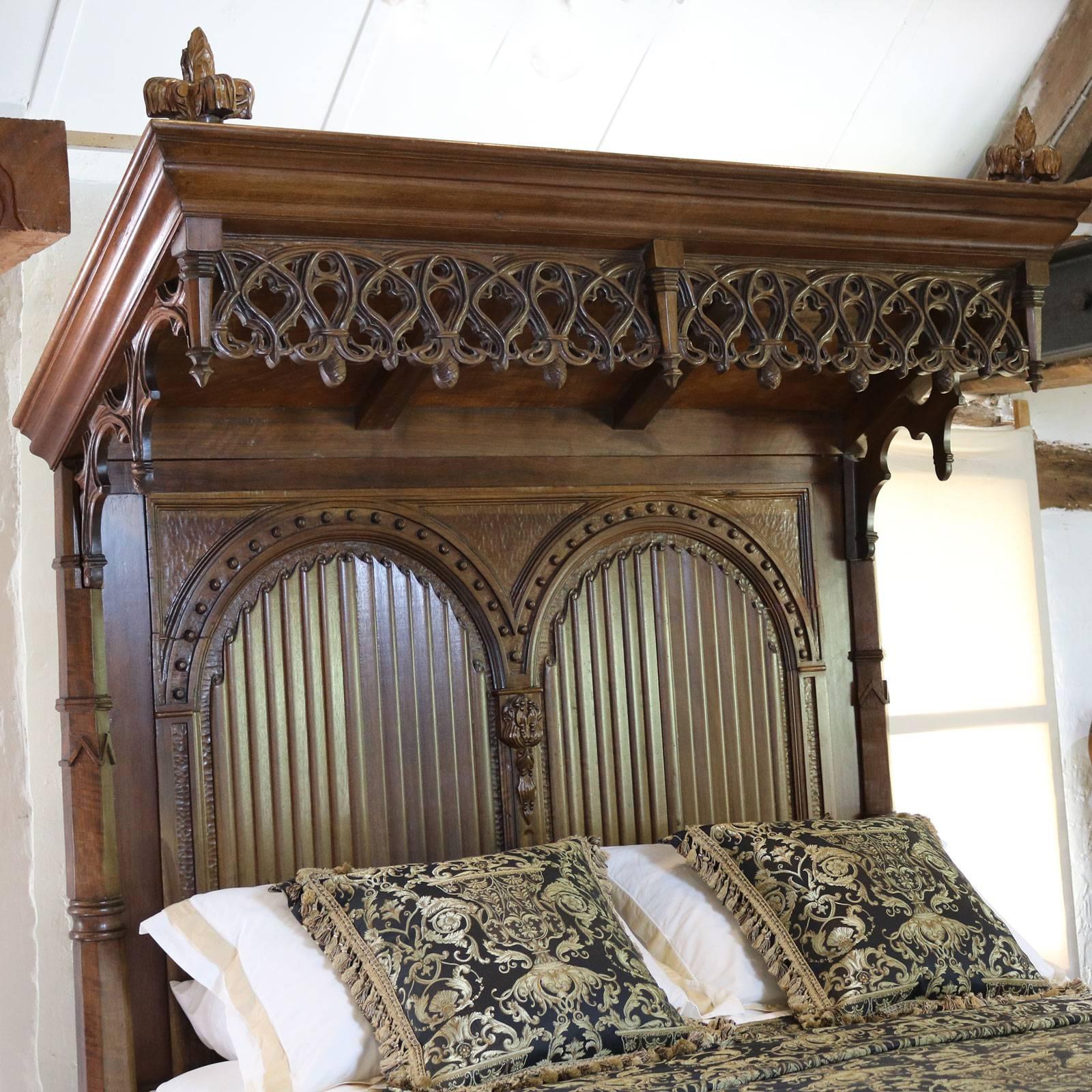 This magnificent Gothic half tester bed has linenfold carved decoration on the back panels, the foot board and side runners. The intricate pierced carved canopy is suspended over the back board and surmounted with carved finials.

The bed was