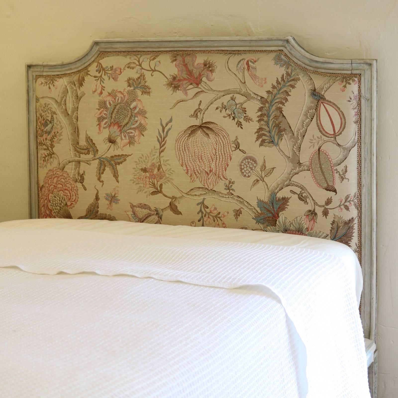 Matching Pair of Twin French Upholstered Beds, WP9 In Excellent Condition In Wrexham, GB