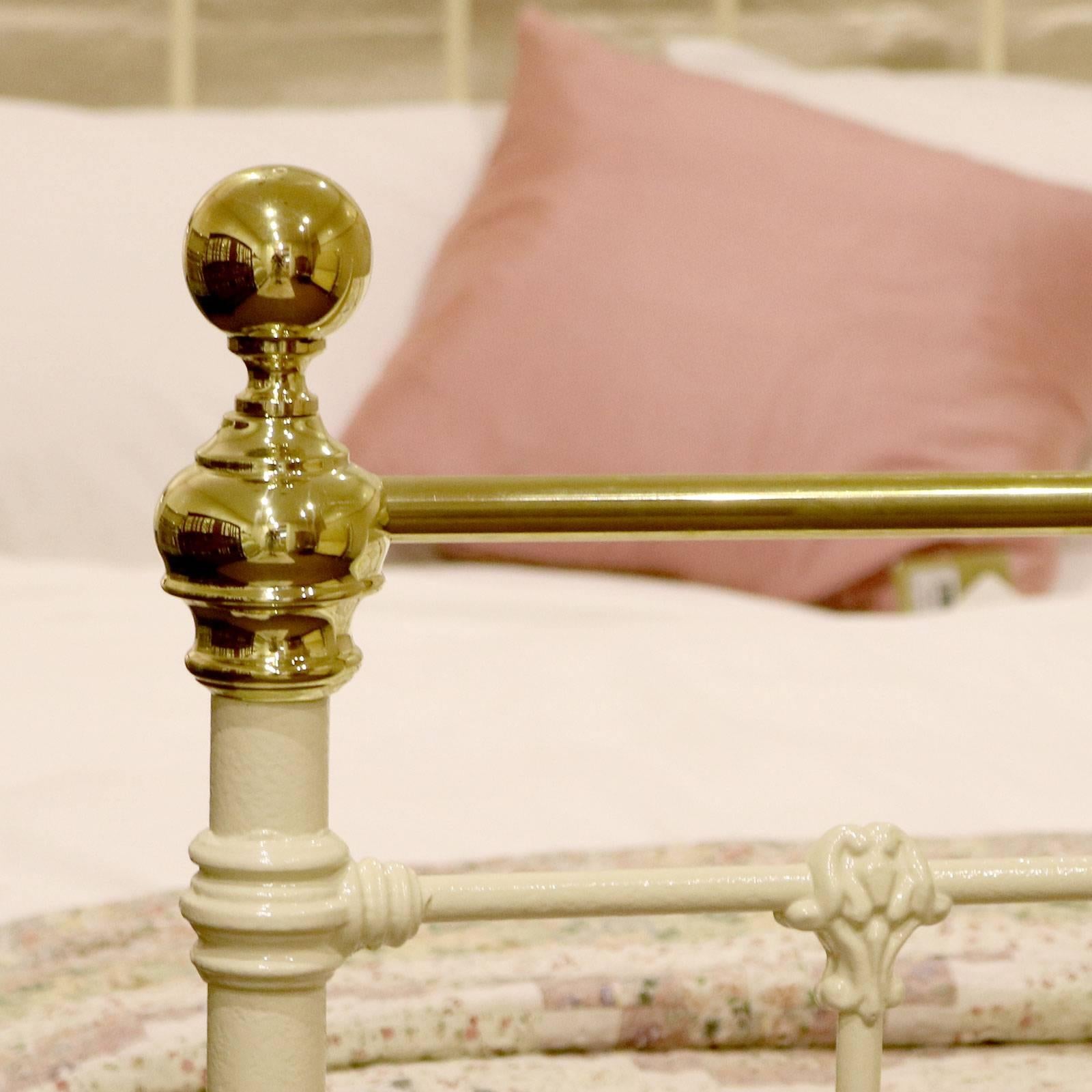 Double Brass and Iron Bed, MD51 In Excellent Condition In Wrexham, GB