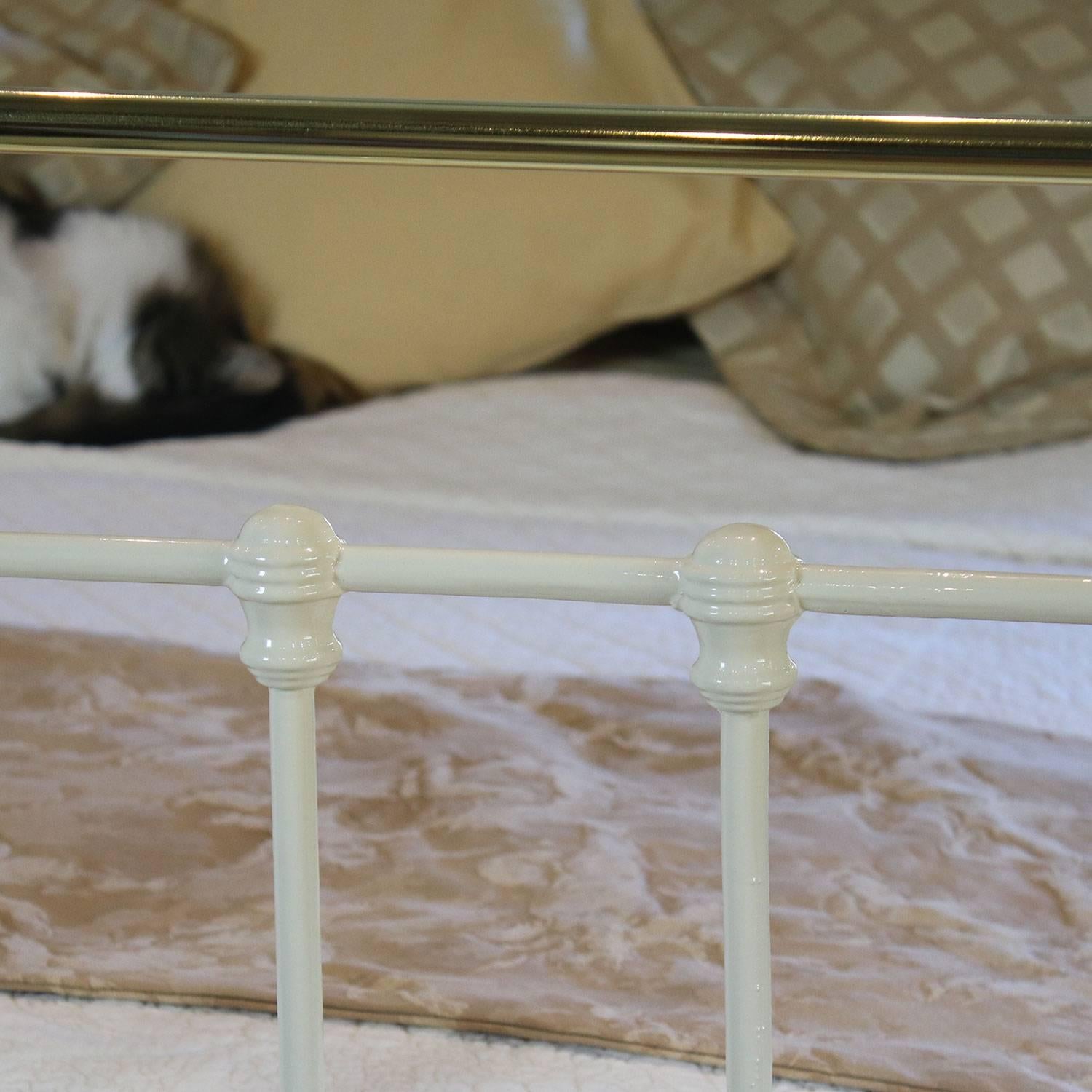 Decorative Cream Brass and Iron Bed, MK133 In Excellent Condition In Wrexham, GB