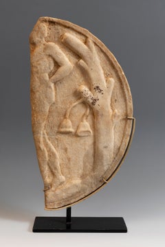 Fragment eines Oscillums. Antikes Rom, 1.–2. Jahrhundert n. Chr. Marmor. 38 cm.