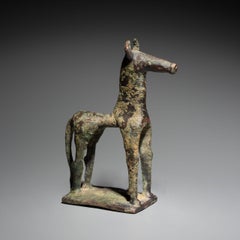 Votivpferd. Antikes Griechenland, archaische Zeit, 800–700 v. Chr. Bronze. 6,8 cm hoch.