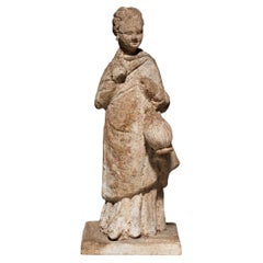 Figura femminile. Grecia antica, III secolo a.C. Terracotta. Altezza 12,5 cm.