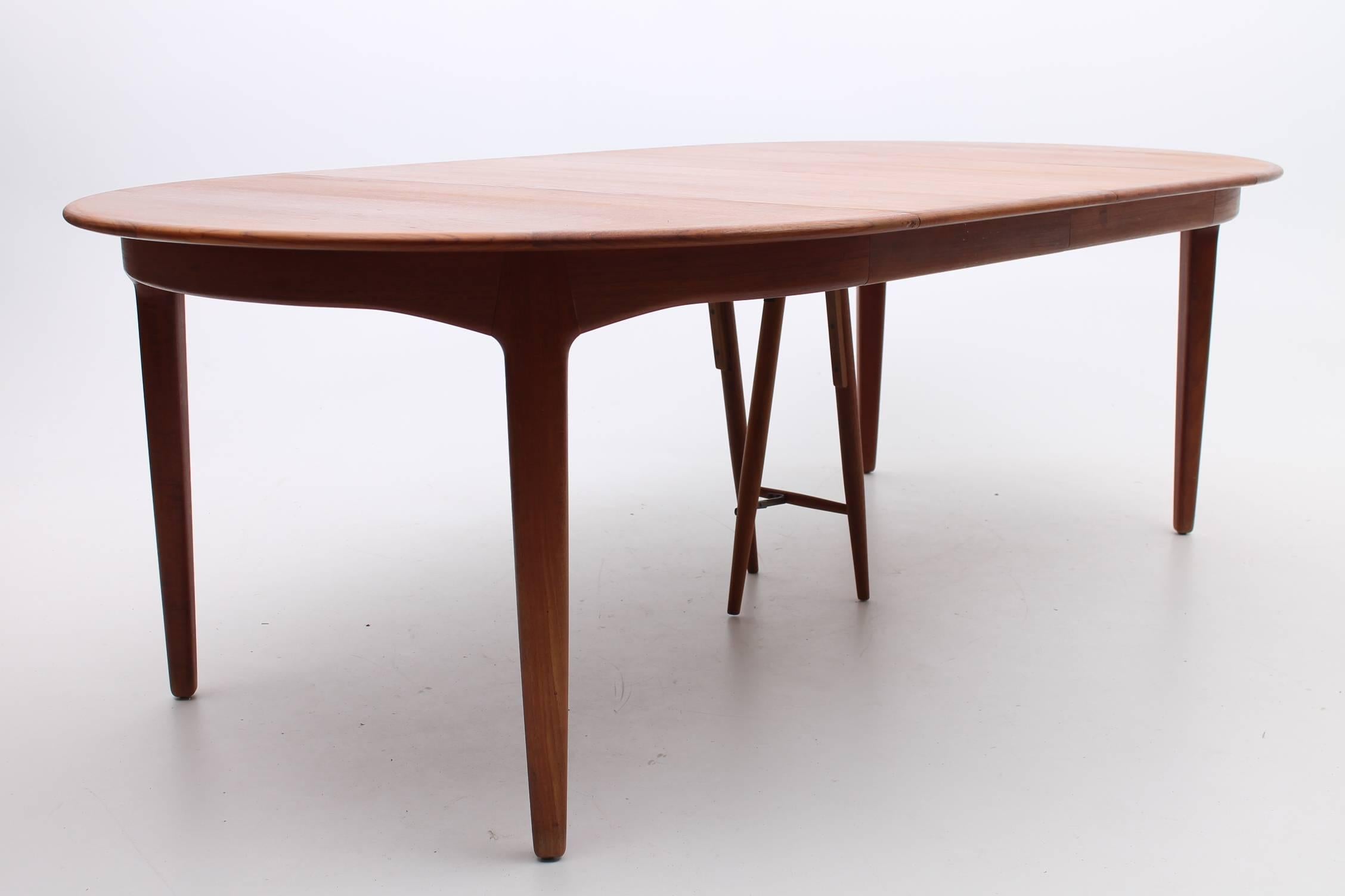 Danish, Mid-Century Teak Round Dining Table by Henning Kjaernulf, 1962 2