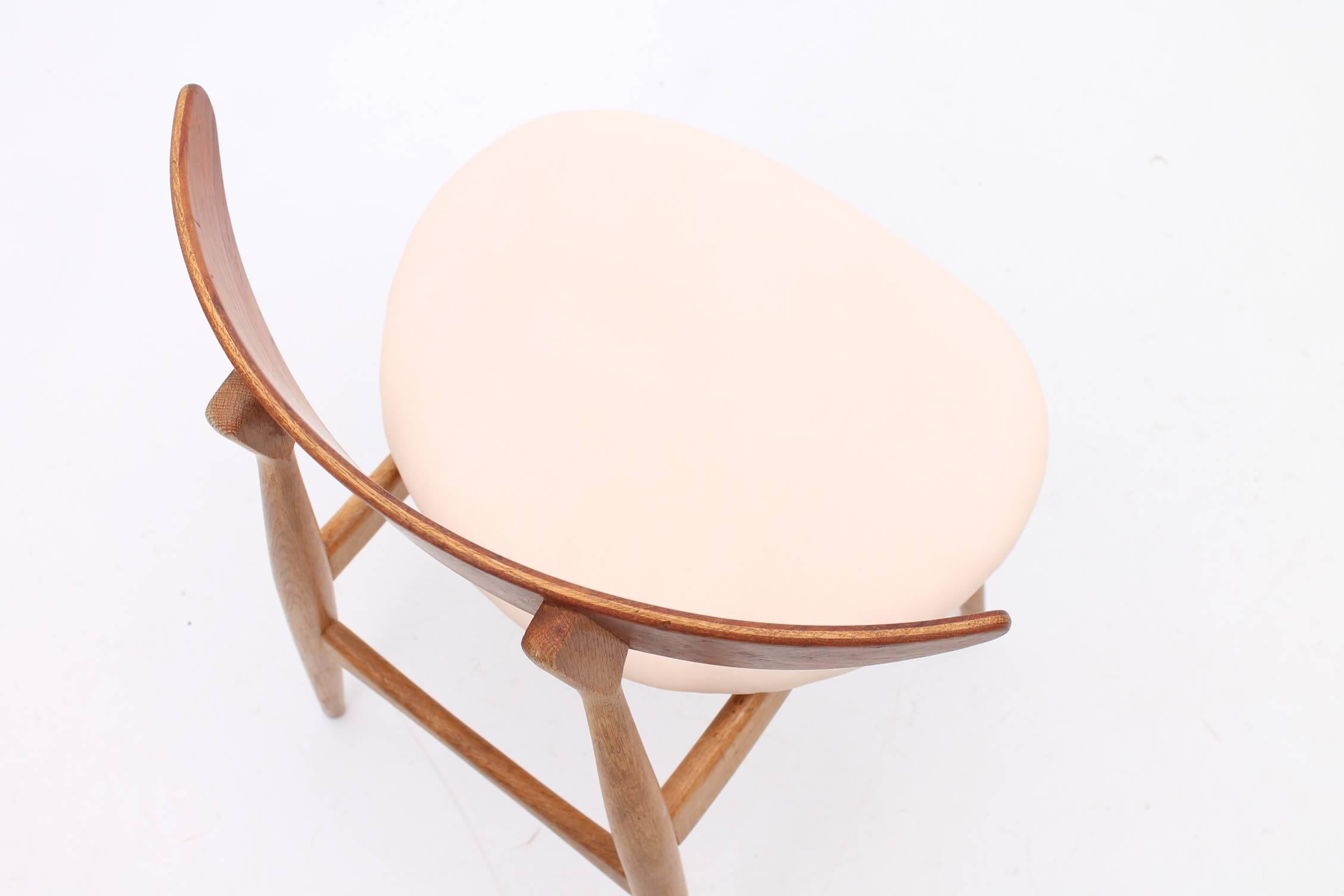 Scandinavian Modern Set of Two Teak and Oak  CH33 Chairs by Hans J Wegner with Cream Leather