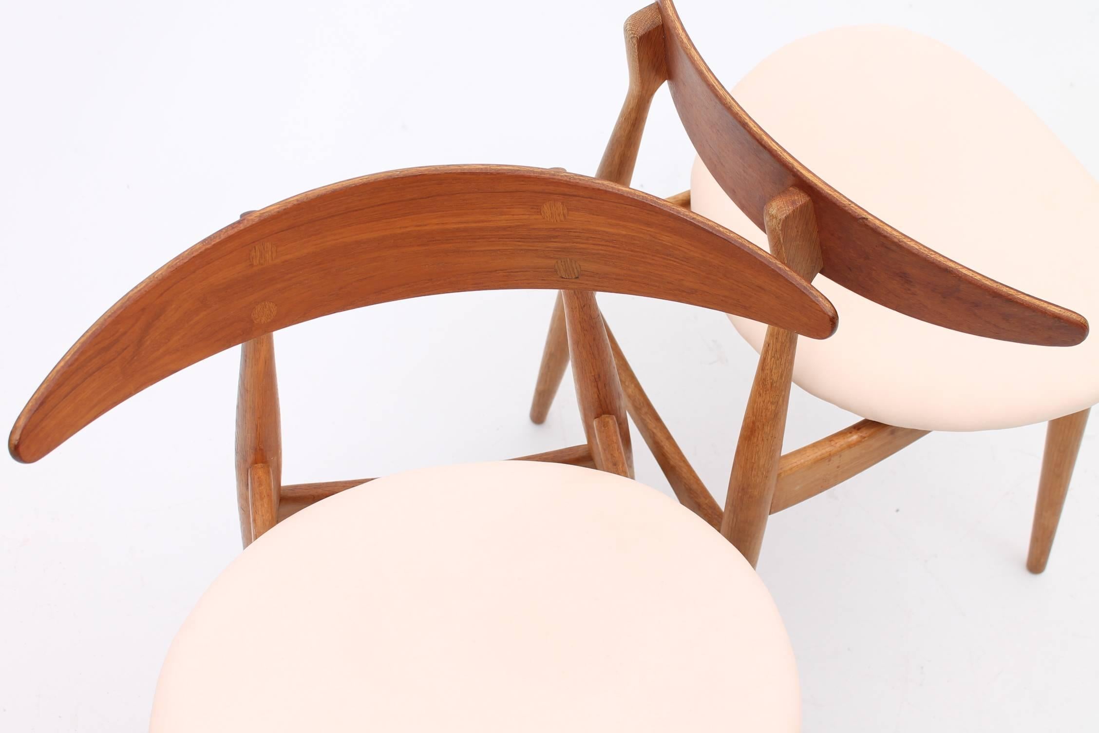 Mid-20th Century Set of Two Teak and Oak  CH33 Chairs by Hans J Wegner with Cream Leather