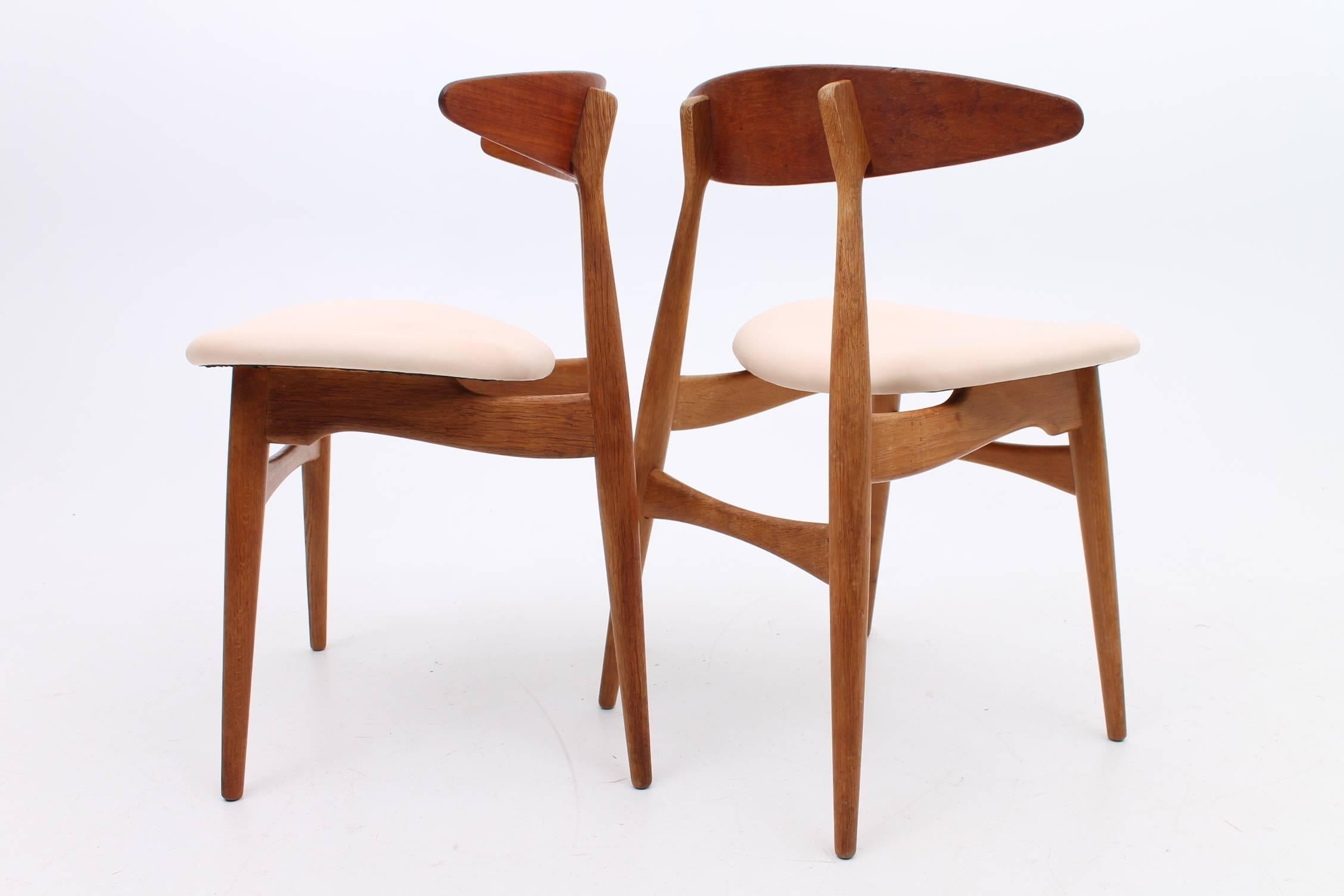 Set of Two Teak and Oak  CH33 Chairs by Hans J Wegner with Cream Leather 1