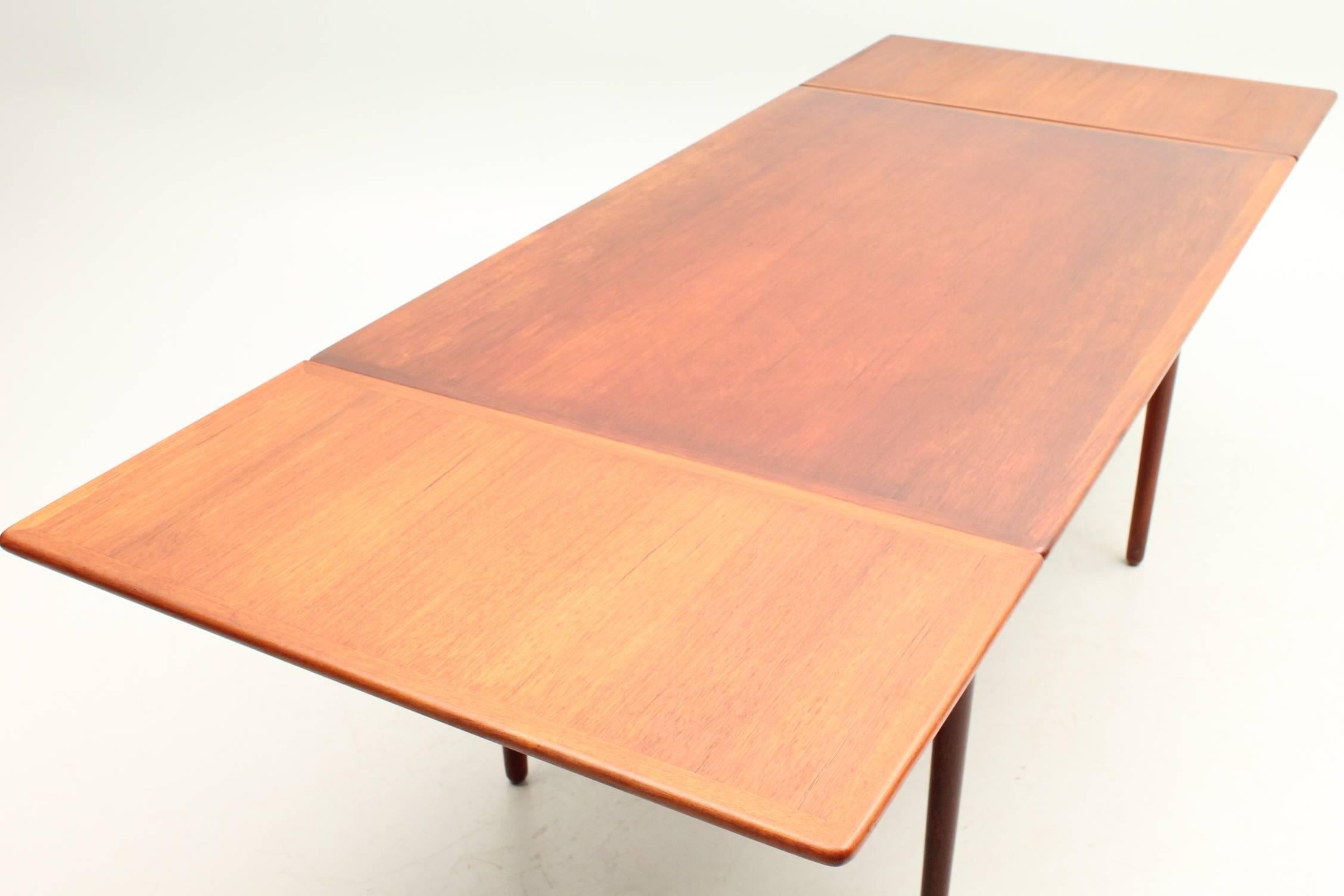 Solid Teak Table or Desk by Ib Kofod Larsen for Christiansen & Larsen In Excellent Condition For Sale In Houston, TX