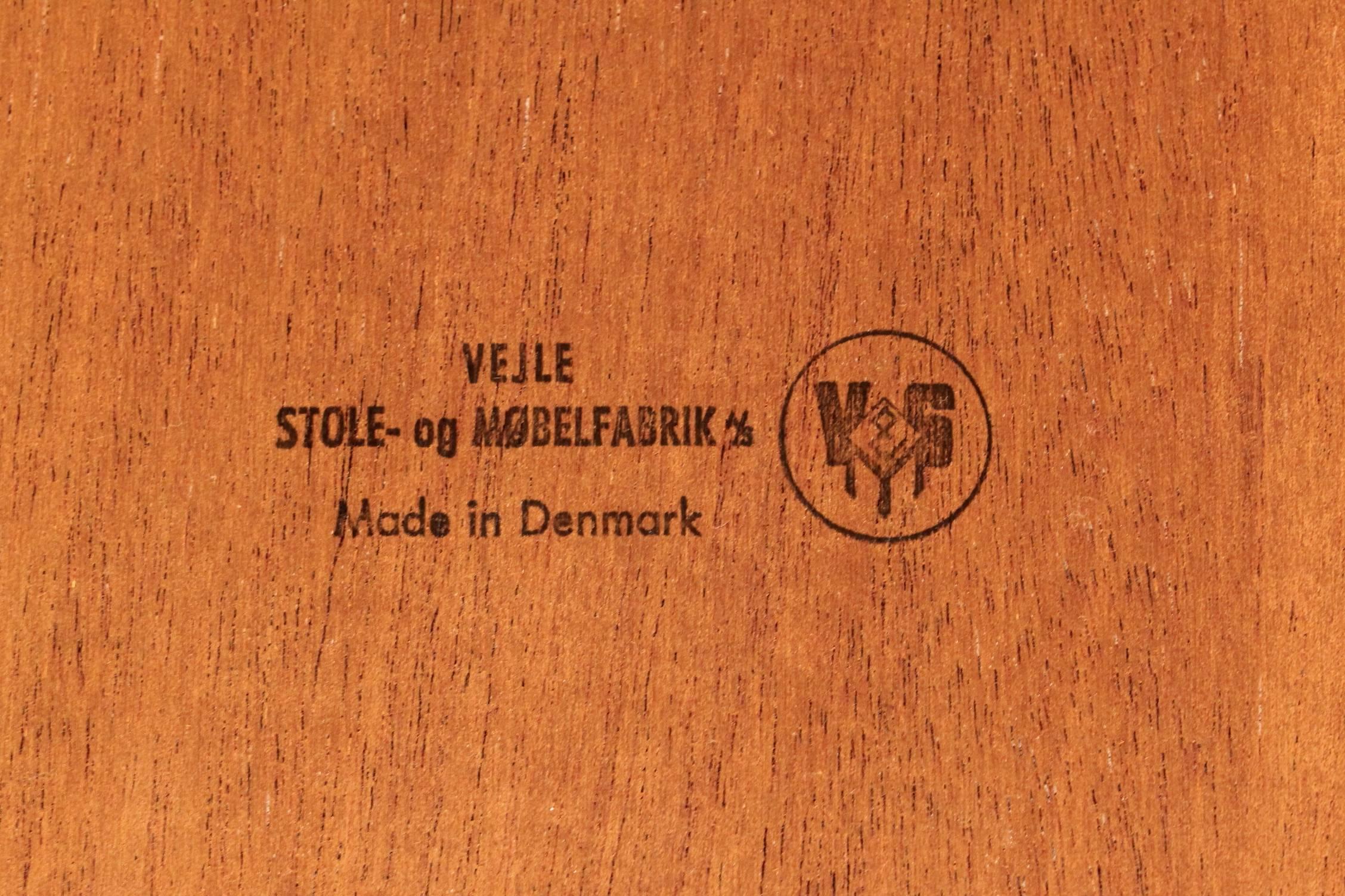 Teak Coffee Table by Henning Kjaernulf for Vejen Møbelfabrik In Good Condition For Sale In Houston, TX