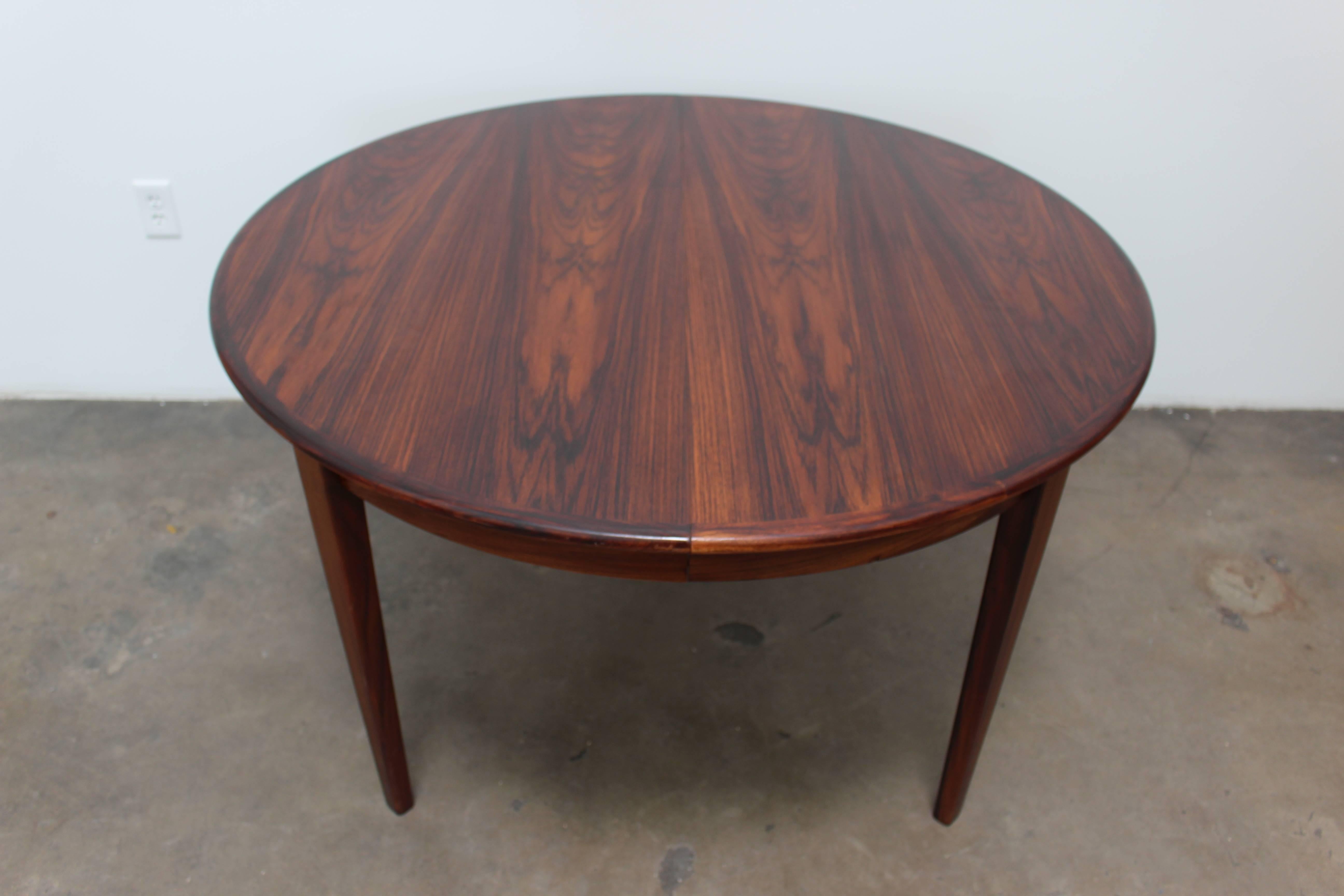 Scandinavian Modern Rosewood Round Dining Table by H. Sign & Sons