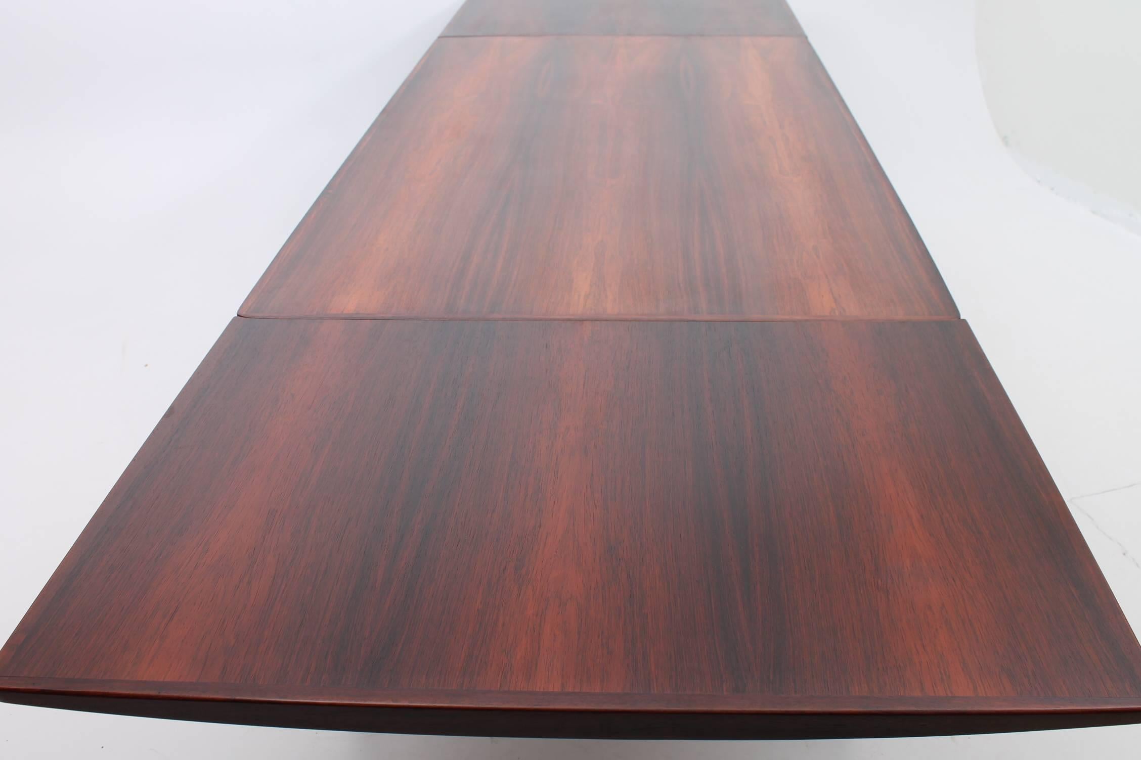 Mid-20th Century Large Rosewood Arne Vodder for Sibast Furniture Dining Table with Hidden Leaves For Sale