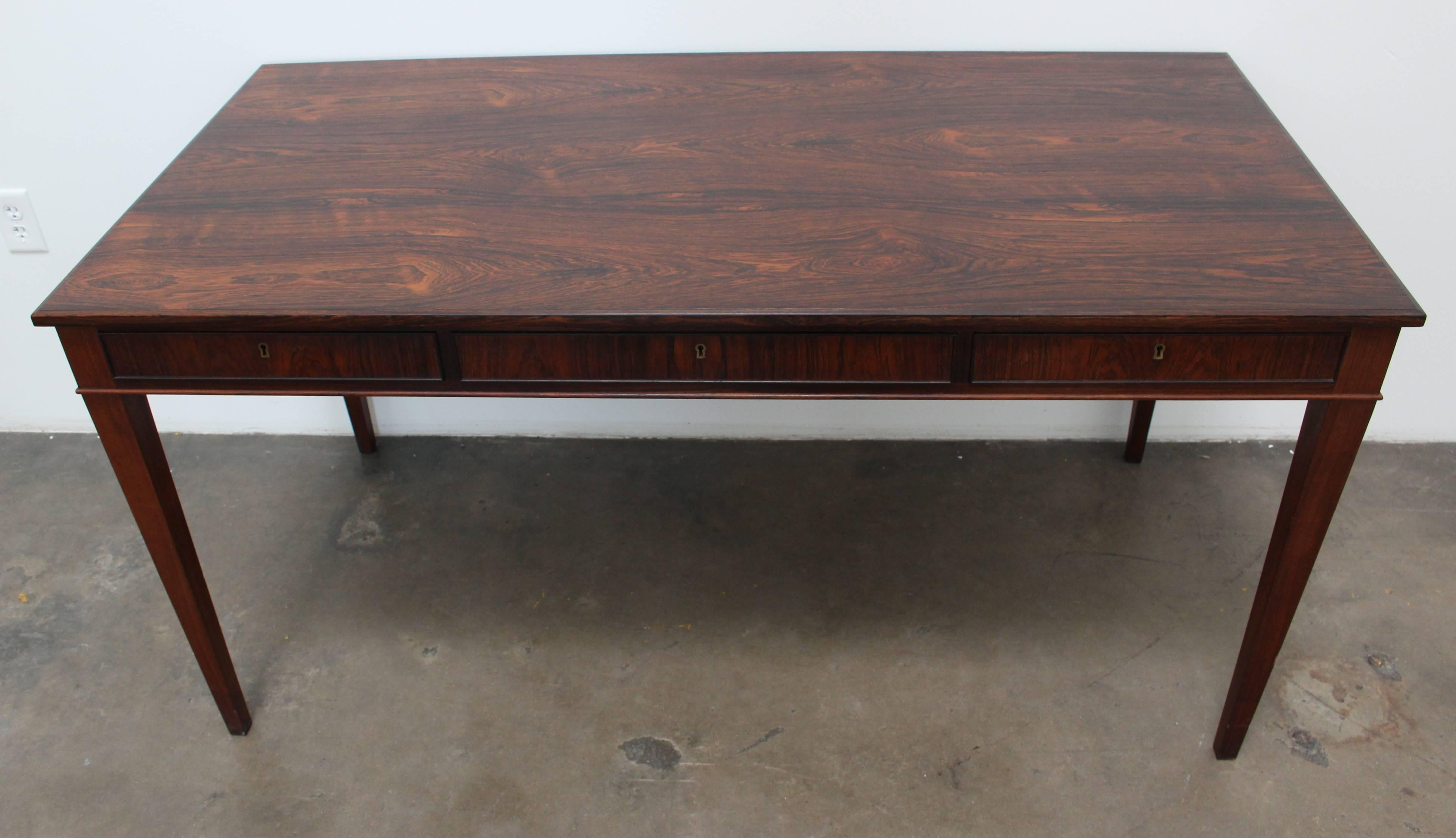 Minimalist Rosewood Desk in the Style of Frits Henningsen, Danish, Mid-Century In Excellent Condition For Sale In Houston, TX