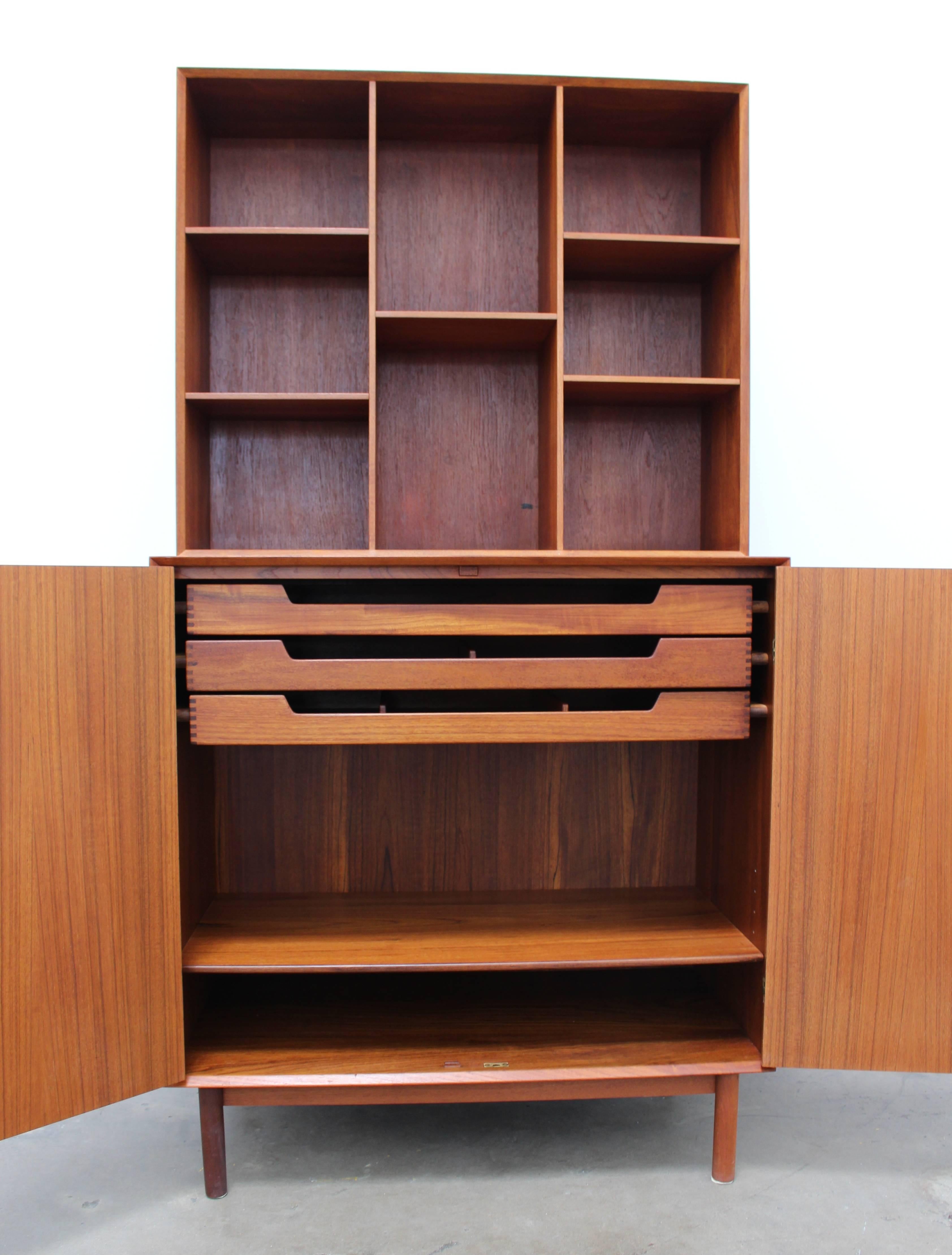 Danish Solid Teak Cabinet by Hvidt + Mølgaard with Removable Bookcase, 1960s For Sale