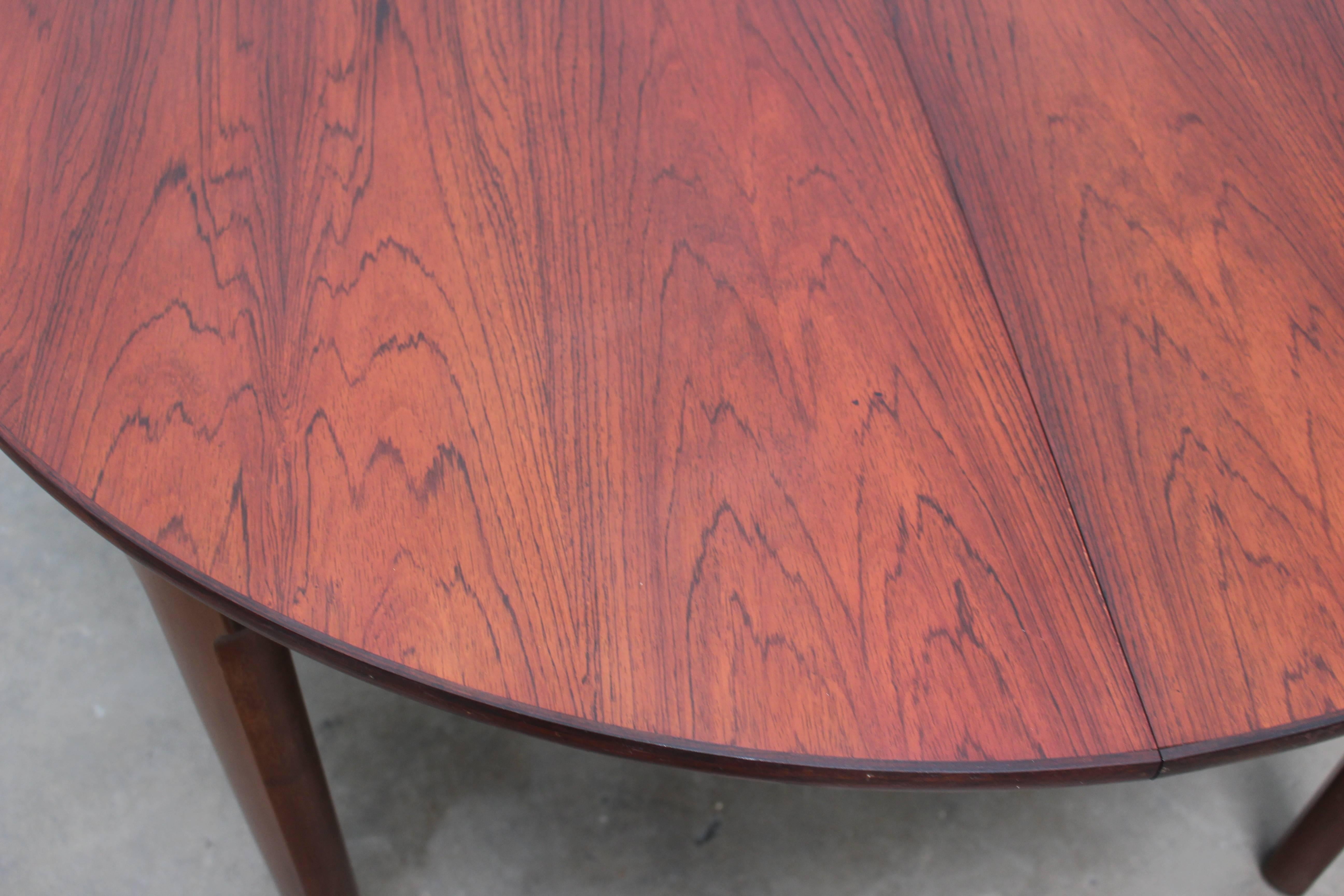 Round Rosewood Dining Table, Scandinavian Modern, circa 1950s For Sale 2
