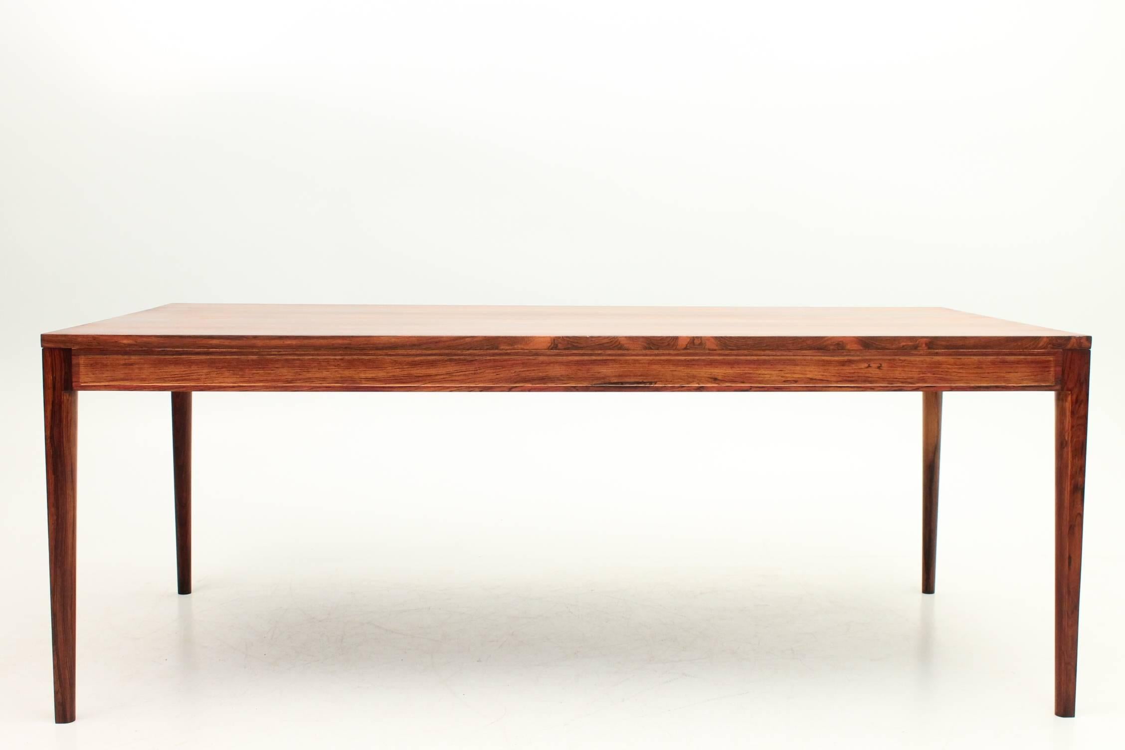 An original Diplomat table designed by Finn Juhl for France and Son. This table is in excellent condition. It would make a perfect dining room table or desk in a home or traditional office. The grain in the Macassar is extraordinary on this iconic
