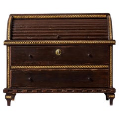 Schwedischer Sekretär im gustavianischen Stil mit Rolldeckel, mit Holzmaserung bemalt, 1780