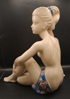 Sculpture féminine en céramique émaillée de style Art déco belge, réalisée par les Émaux de Louvière