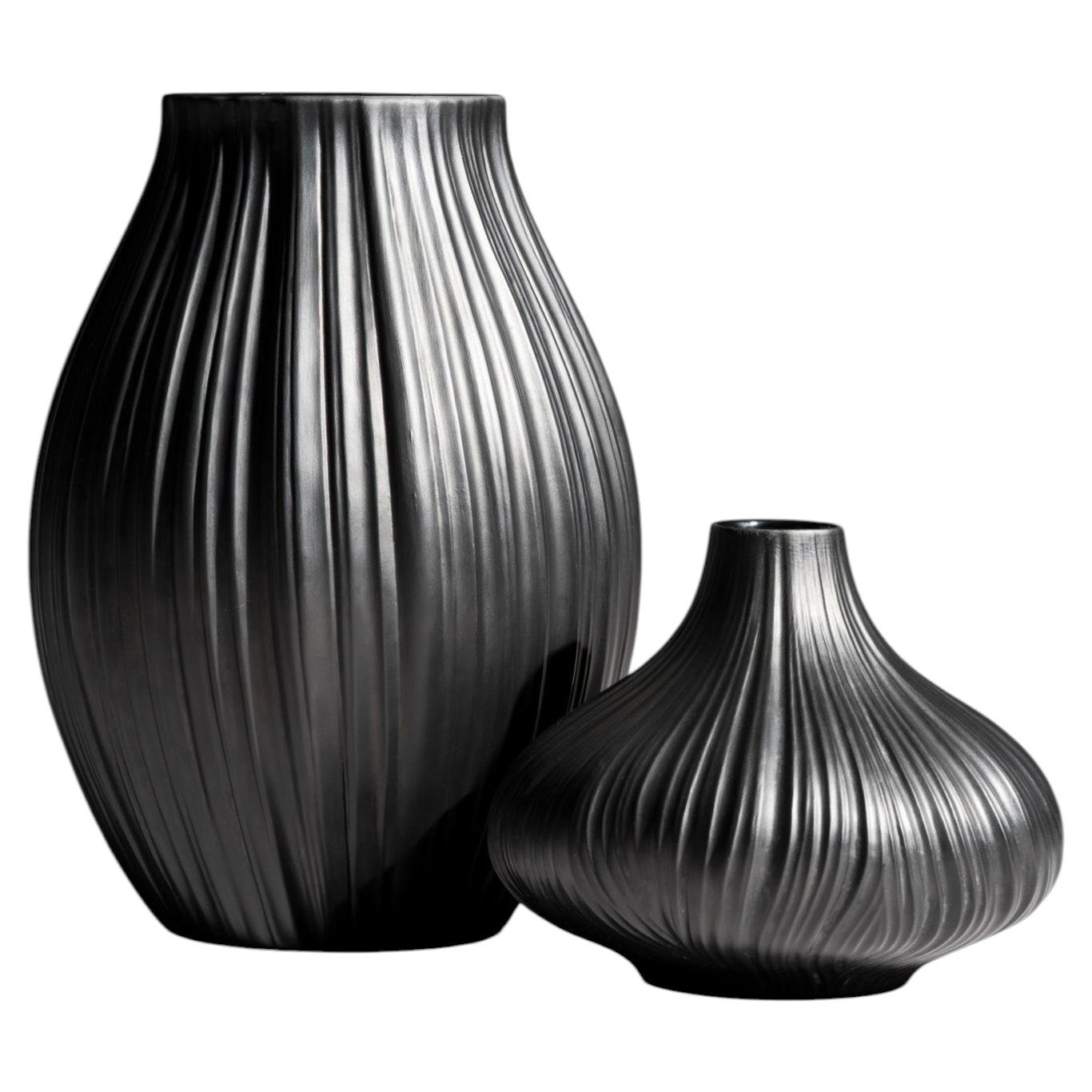 Rosenthal Studio-Line Porcelaine Noire Plissée Vase Pair by Martin Freyer For Sale