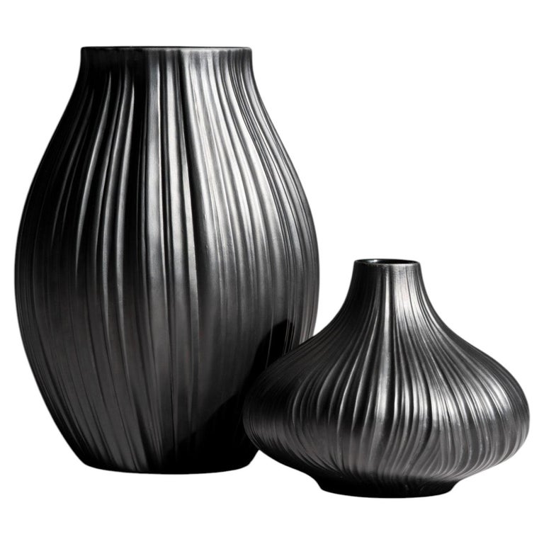 Rosenthal Studio-Line Porcelaine Noire Plissée Vase Pair by Martin Freyer For Sale at 1stDibs