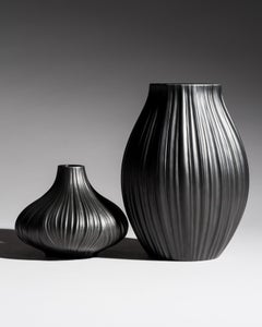 Rosenthal Studio-Line „Porcelaine Noire Plissée“ – Vasenpaar von Martin Freyer