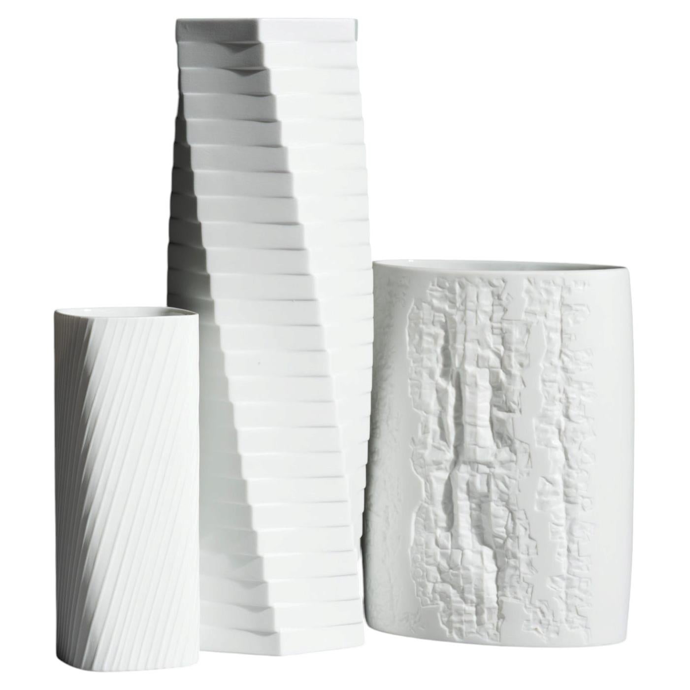 Trío de jarrones de porcelana bisque blanca de Rosenthal, obra de Schreib, Freyer y Uhl