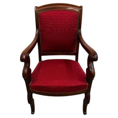 Fauteuil classique de style Louis-Philippe - Bois et tissu rouge bordeaux clouté