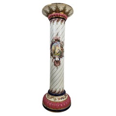 Superbe colonne en porcelaine viennoise du XIXe siècle, ornée d'un décor floral