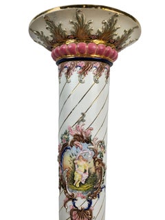 Superbe colonne en porcelaine viennoise du XIXe siècle, ornée d'un décor floral