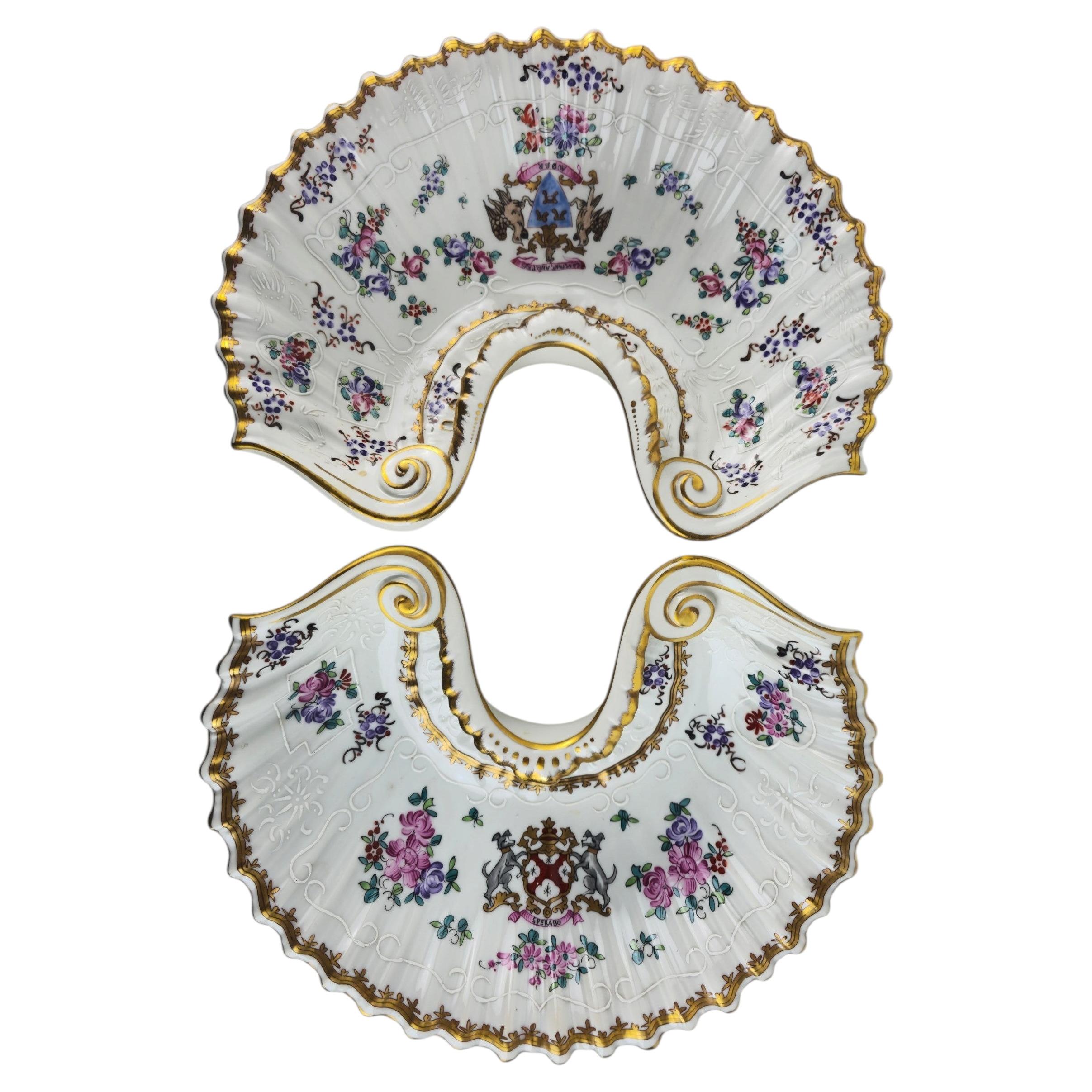 Pair of Samson Paris Armorial Porcelain Bowls, 20th Century For Sale