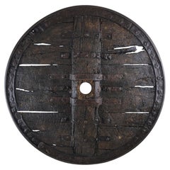 Ruota di carro gotica con assi in legno rinforzate con ferri, diametro 103 cm