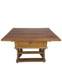 Raro tavolino barocco in stile rustico con scomparto segreto, Austria, 1700 circa
