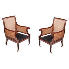 Paire de fauteuils de bibliothèque « bergère » en acajou, de style Régence, datant du début du XIXe siècle