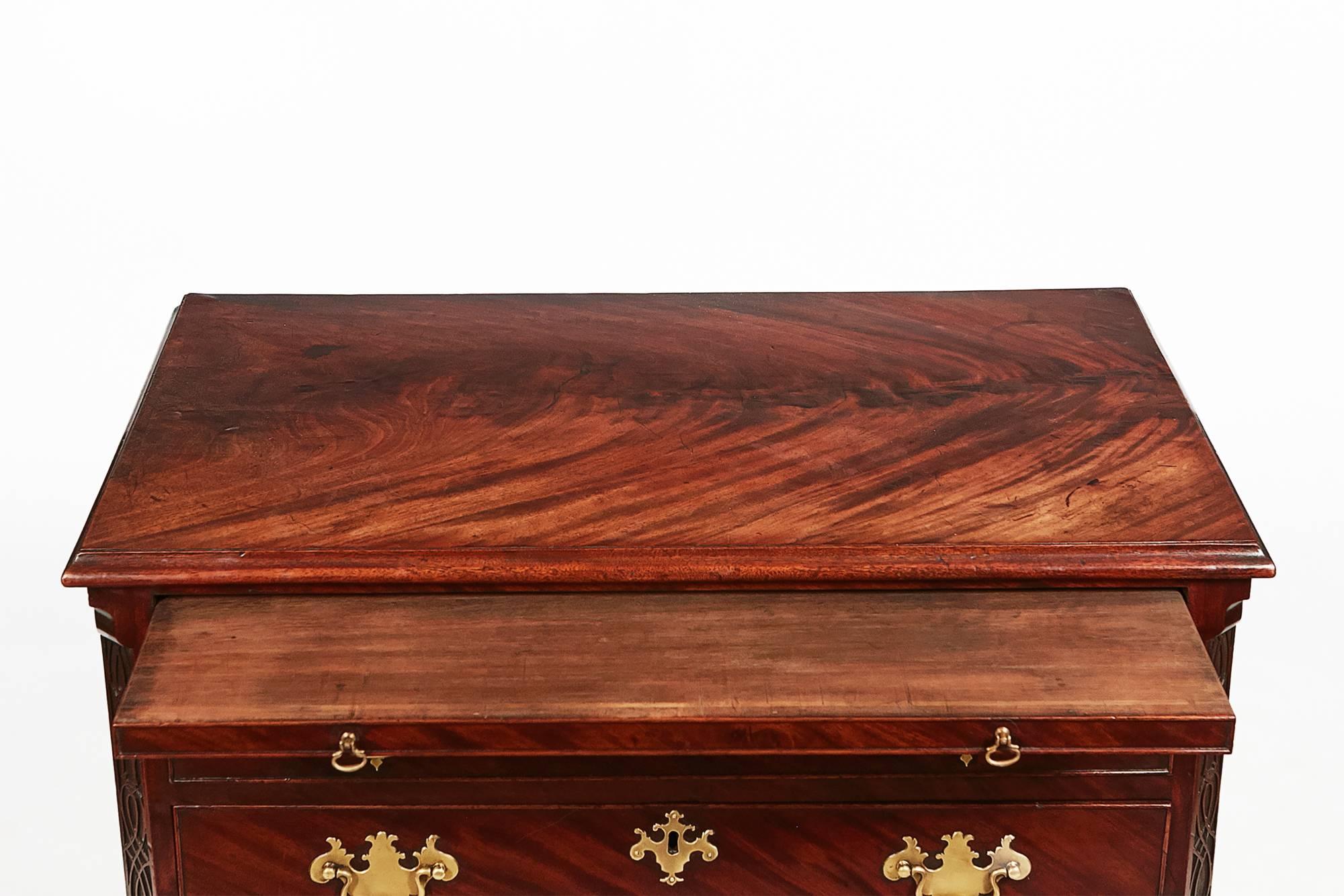 Irish Early 19th Century George III Bachelor’s Flame Mahogany Four-Drawer Chest For Sale