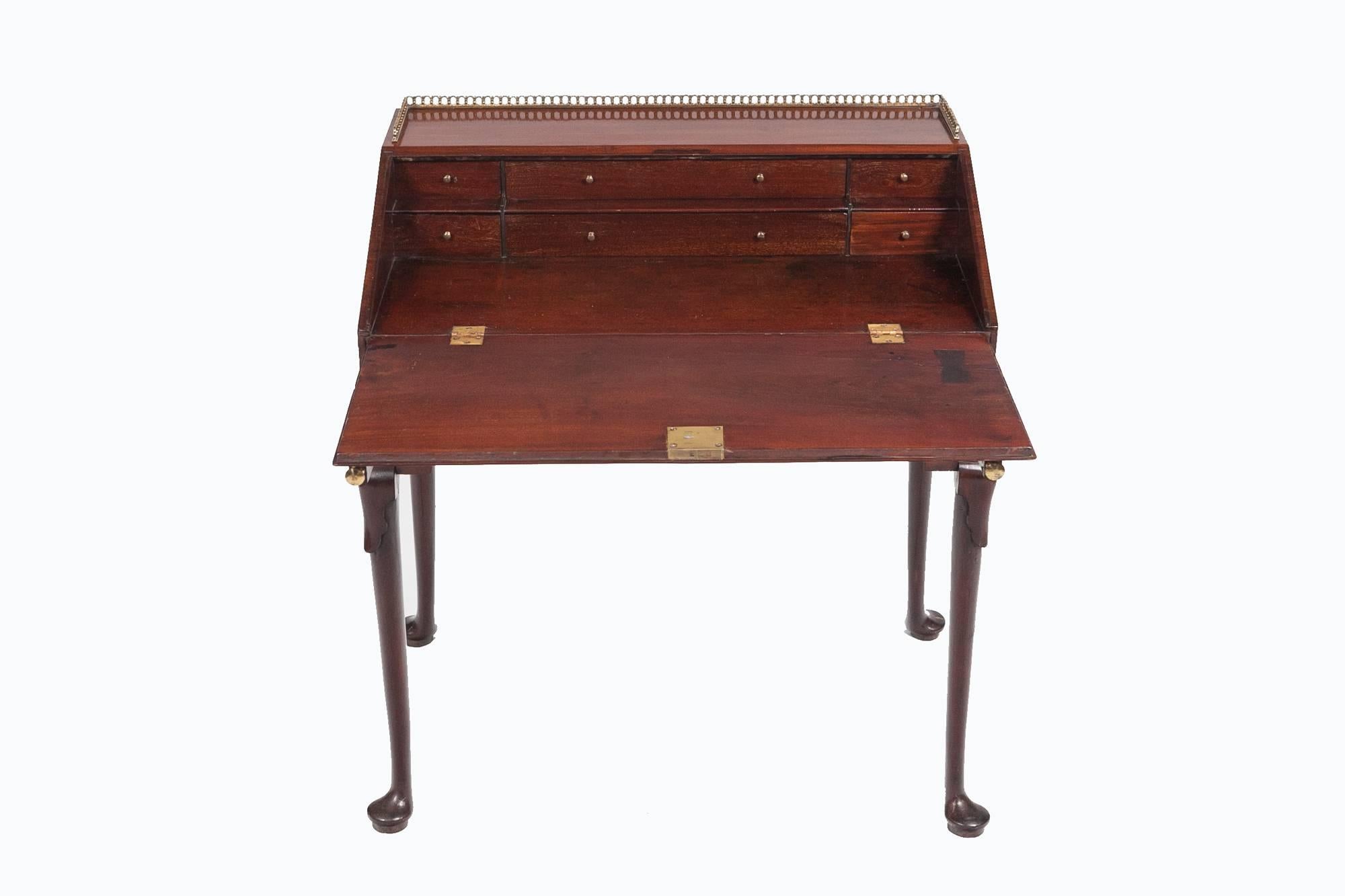 18th Century George II Writing Bureau In Excellent Condition For Sale In Dublin 8, IE