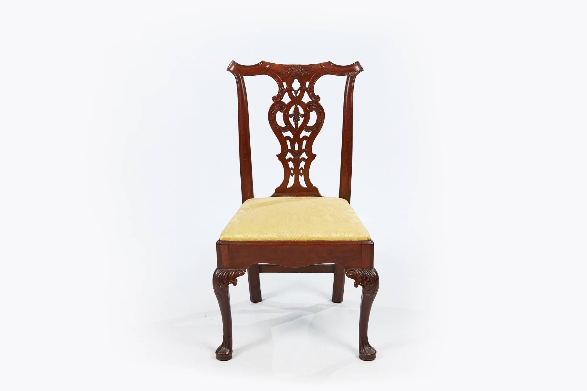 Satz von acht Esszimmerstühlen im Chippendale-Stil aus dem 19. Jahrhundert (Irisch) im Angebot