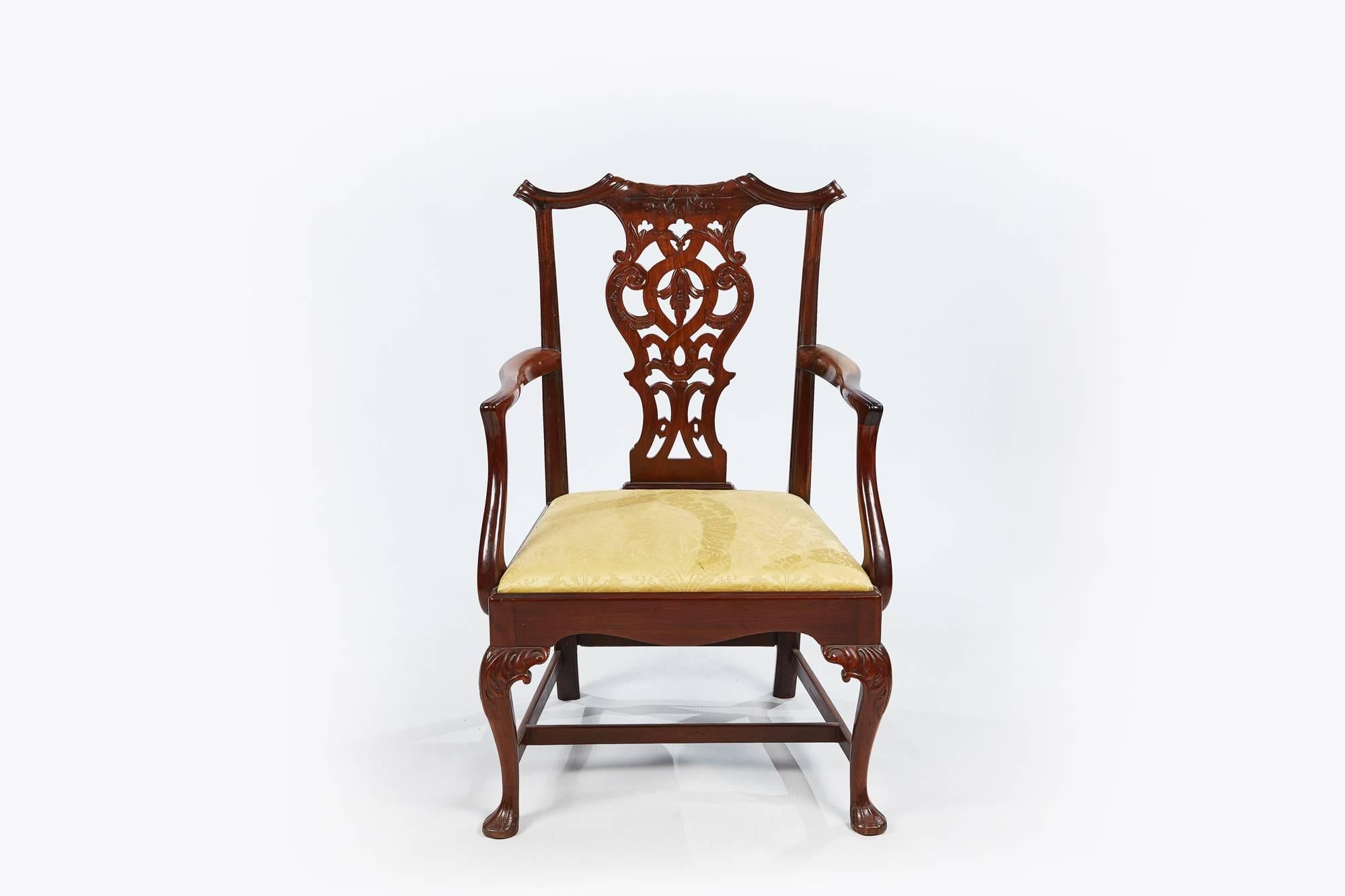 Satz von acht Esszimmerstühlen im Chippendale-Stil aus dem 19. Jahrhundert im Angebot 1