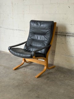 Ekornes Norwegian Lounge Chair – MCM Grey Leather & Bentwood Frame Armchair