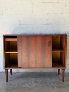 Aparador VIBY J de palisandro con puertas correderas, estilo danés, de los años 60