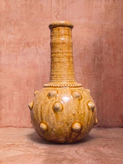 Tarro esférico de terracota esmaltada con incrustaciones, Marruecos