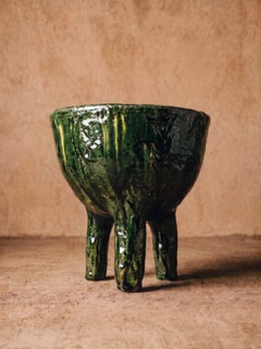 Maceta de terracota esmaltada con tres patas, Marruecos