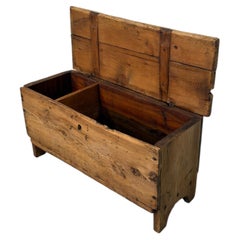 Coffre rustique en bois de mélèze du XIXe siècle