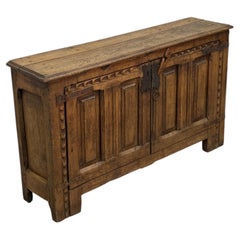 Fein verziertes Sideboard aus Kastanienholz aus dem 18. Jahrhundert