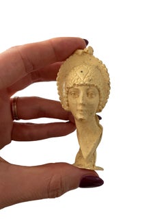 Mid-20th-Century Art Deco Lady Bust Sculpture in Cloche Headpiece - Ivory Resin