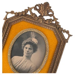 c. 1900s Edwardian Gilt-Finished Wood Open-Face Portrait Plaque with Yellow Felt